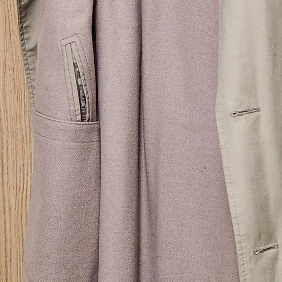 Men's Burberry Trench - Picture 7 of 8